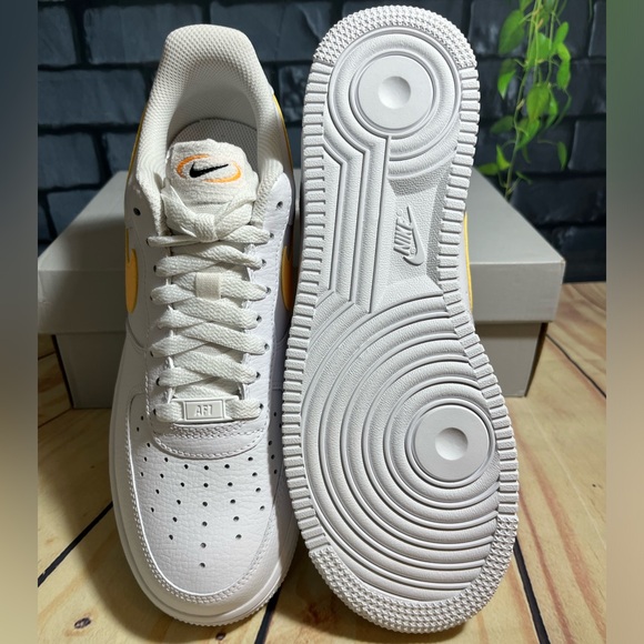 Nike Air Force 1 ’07 - Picture 8 of 10